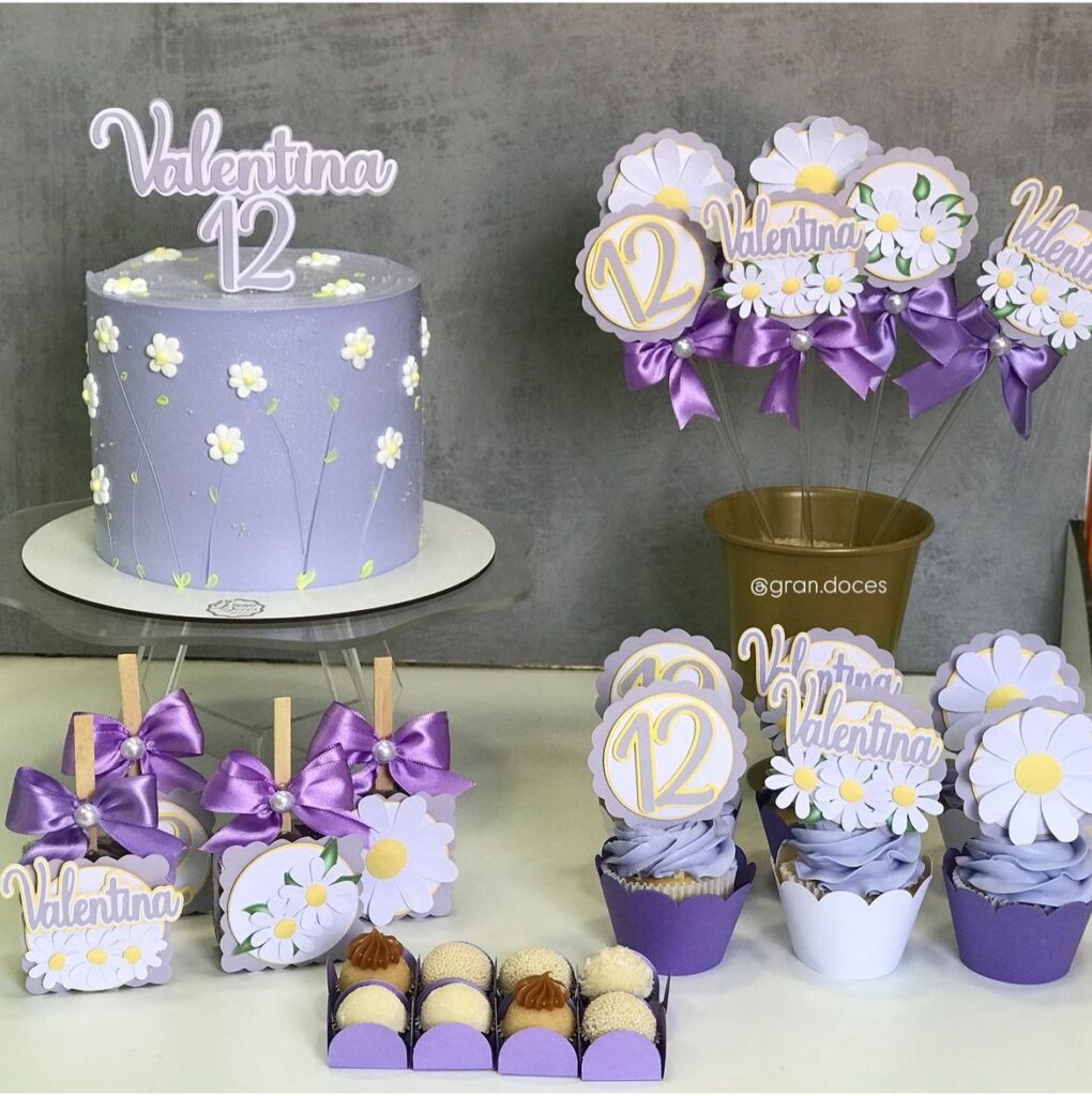 Doces personalizados com papelaria/adesivos